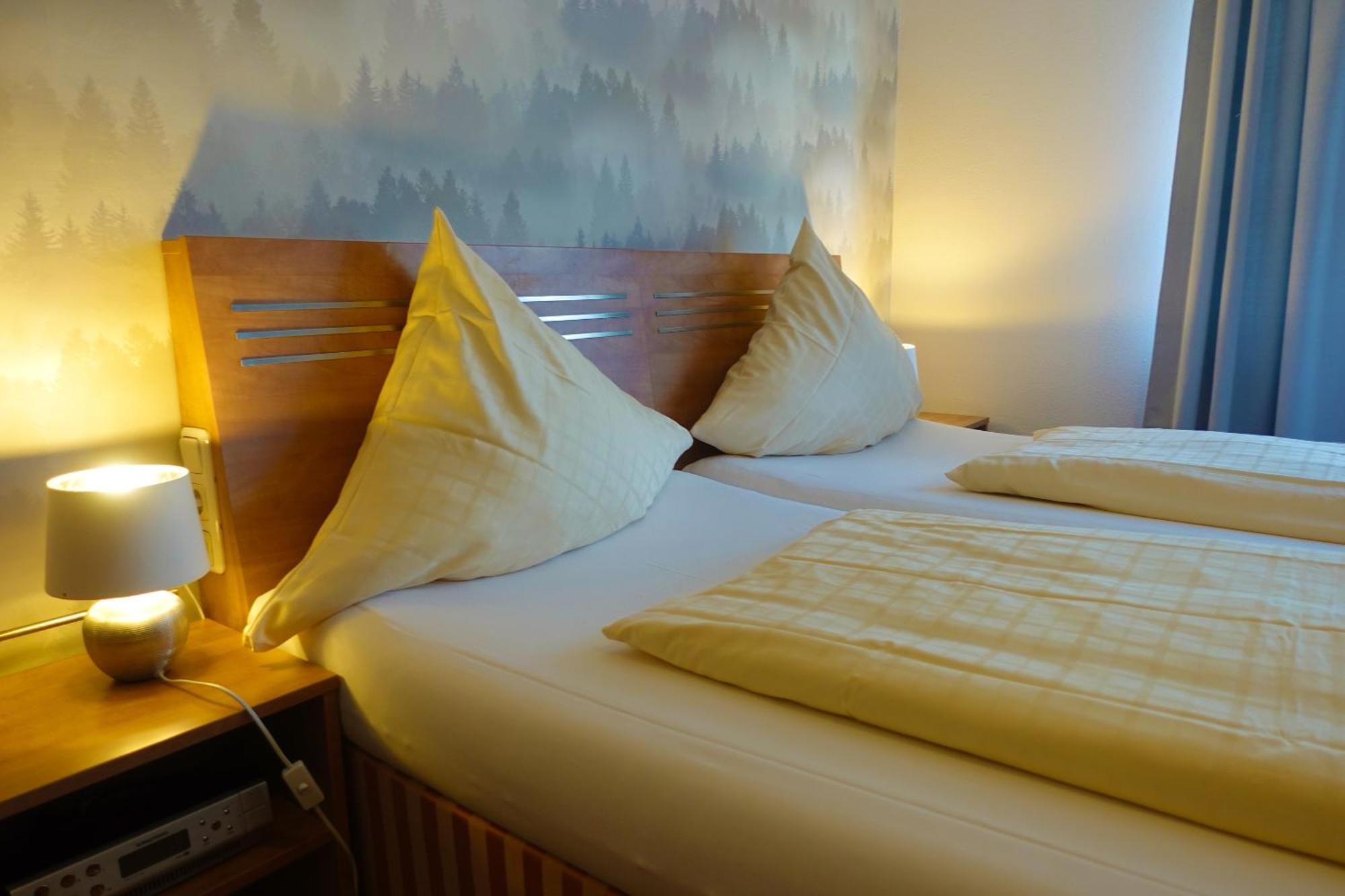 Hotel Berghof Wasserkuppe & Gaestehaus Fuldaquelle Gersfeld Bagian luar foto