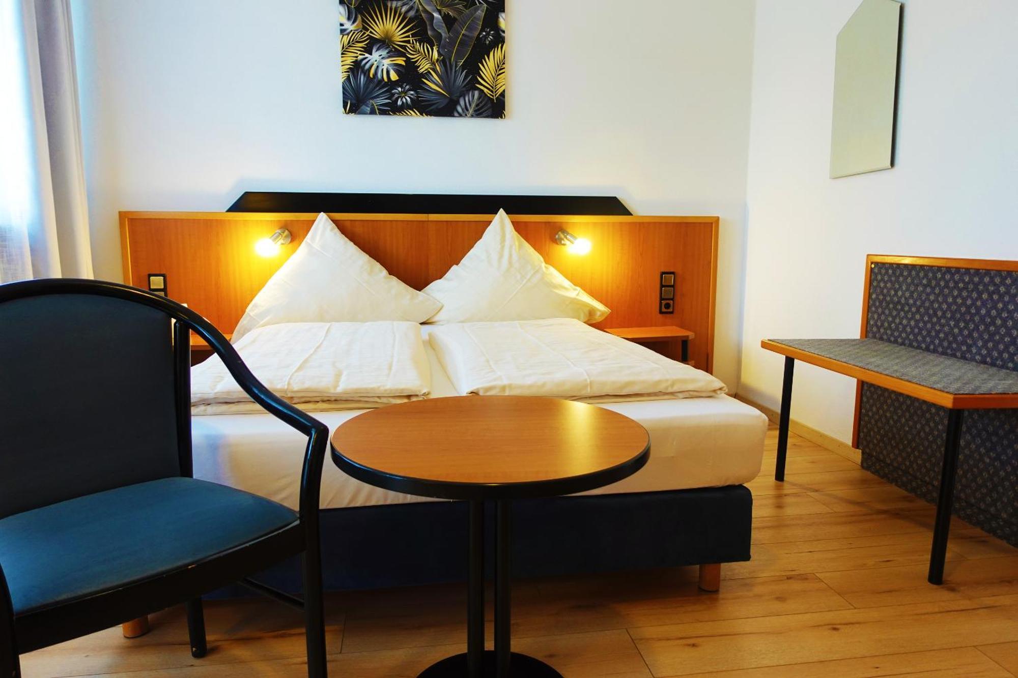 Hotel Berghof Wasserkuppe & Gaestehaus Fuldaquelle Gersfeld Bagian luar foto