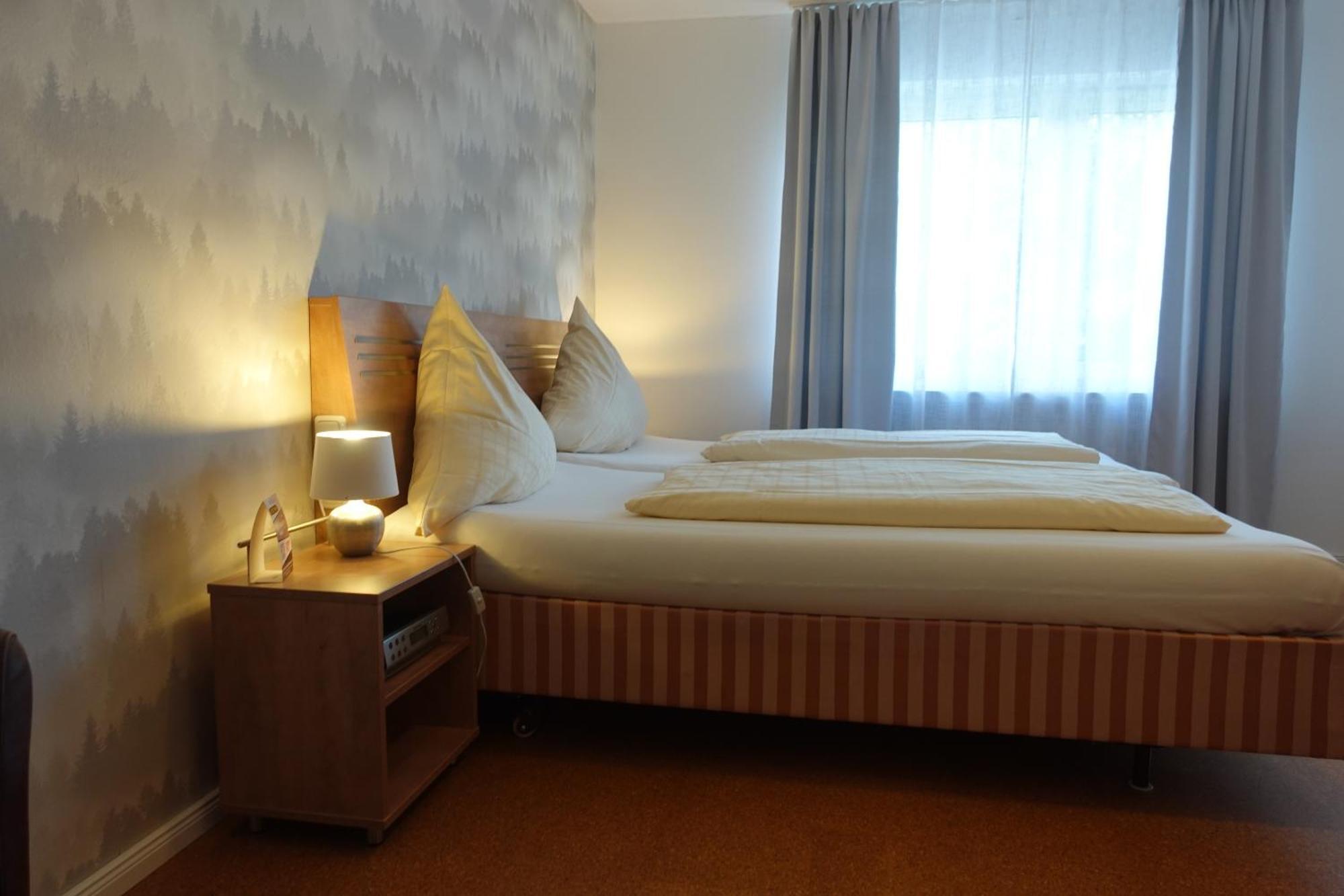 Hotel Berghof Wasserkuppe & Gaestehaus Fuldaquelle Gersfeld Ruang foto