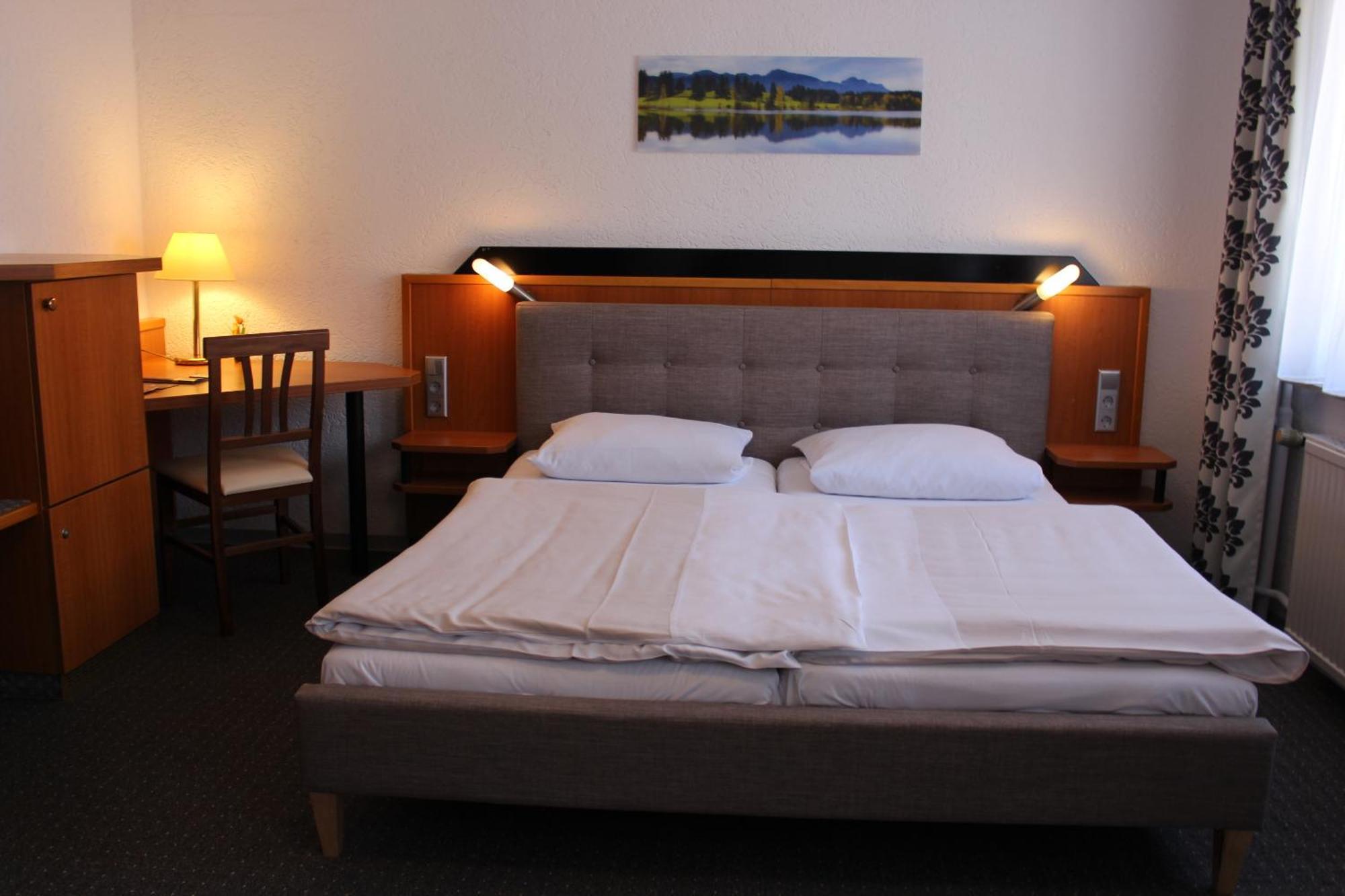 Hotel Berghof Wasserkuppe & Gaestehaus Fuldaquelle Gersfeld Ruang foto