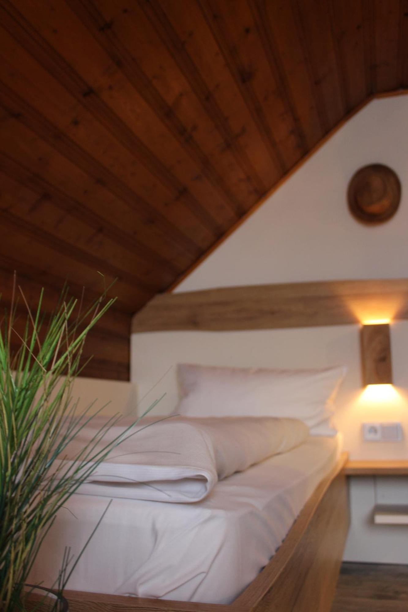 Hotel Berghof Wasserkuppe & Gaestehaus Fuldaquelle Gersfeld Bagian luar foto