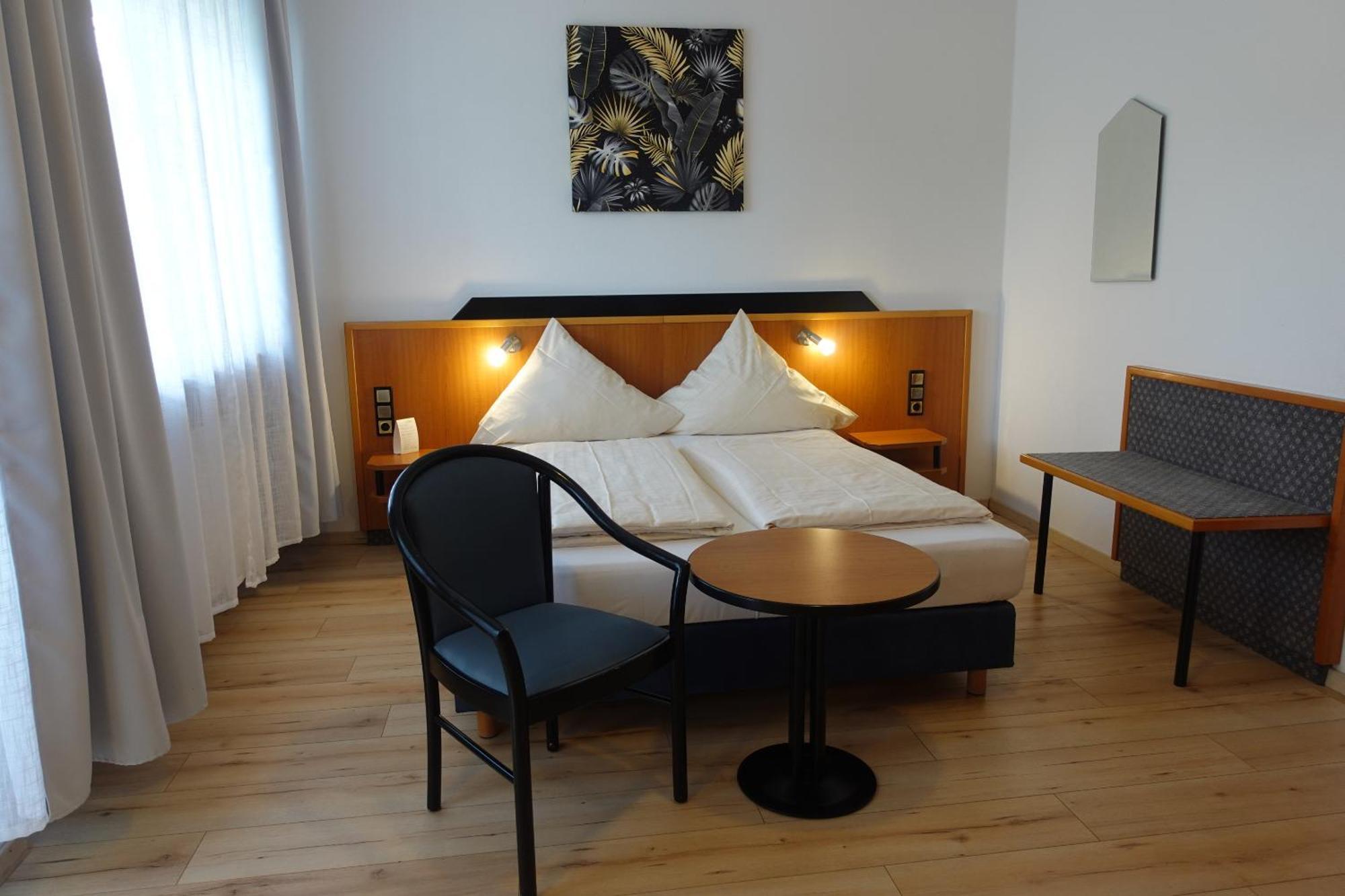 Hotel Berghof Wasserkuppe & Gaestehaus Fuldaquelle Gersfeld Ruang foto
