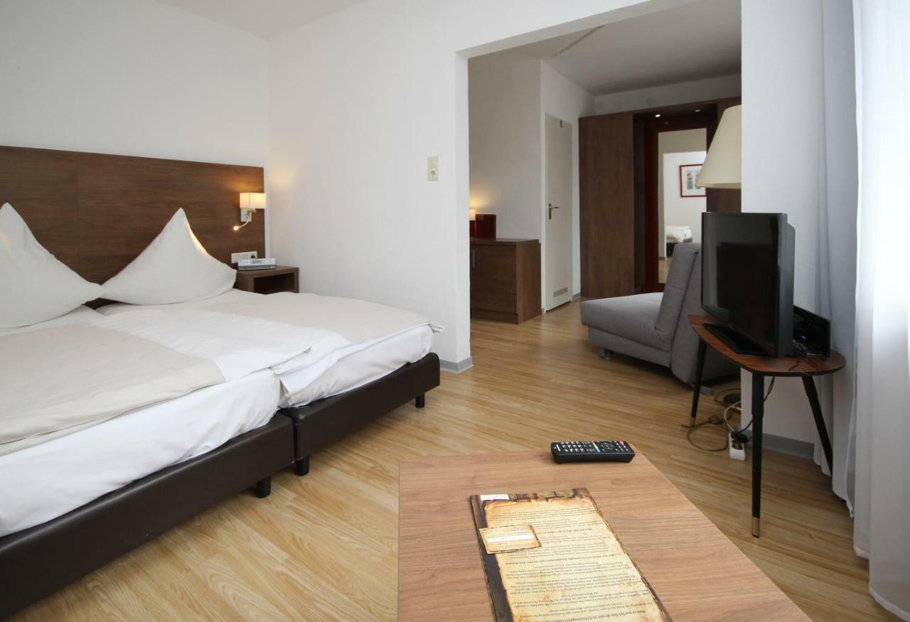 Hotel Berghof Wasserkuppe & Gaestehaus Fuldaquelle Gersfeld Ruang foto